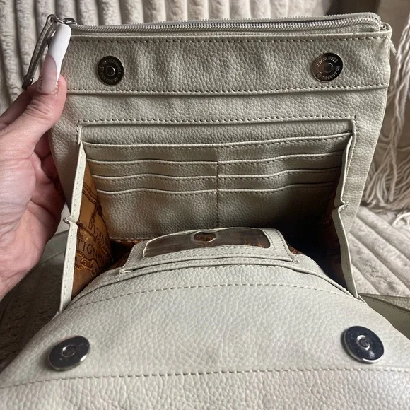 Tignanello White Leather Bag with Silver Lock​ - Picture 9 of 11